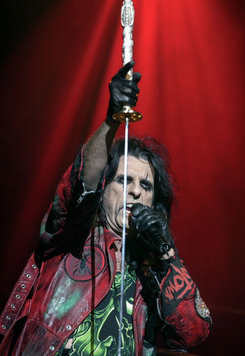 																																										<h5>Alice Cooper</h5>
																											