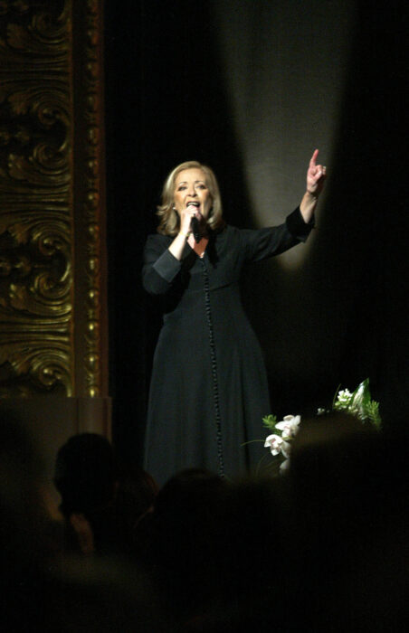 																																										<h5>Simone de Oliveira</h5>
																											