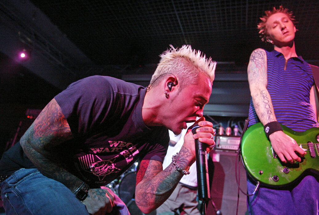 																																										<h5>Crazy Town</h5>
																											