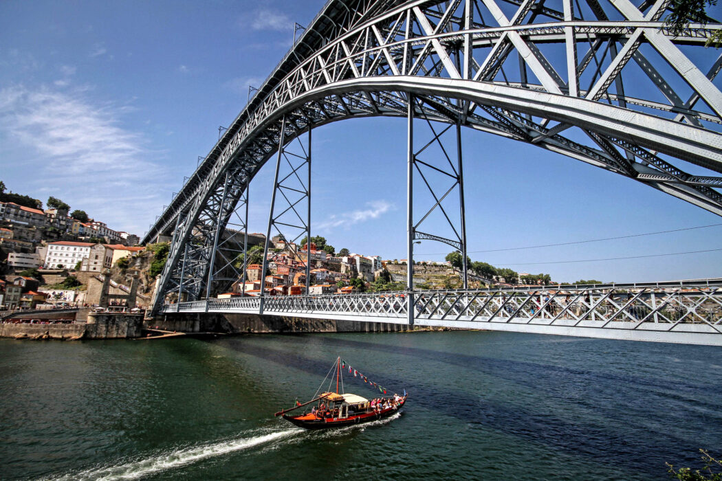 																																										<h5>Porto - Portugal</h5>
																											