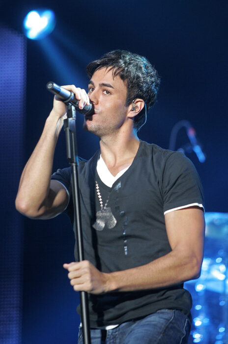 																																										<h5>Enrique Iglesias</h5>
																											