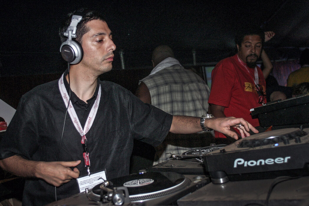 																																										<h5>DJ Rui da Silva</h5>
																											