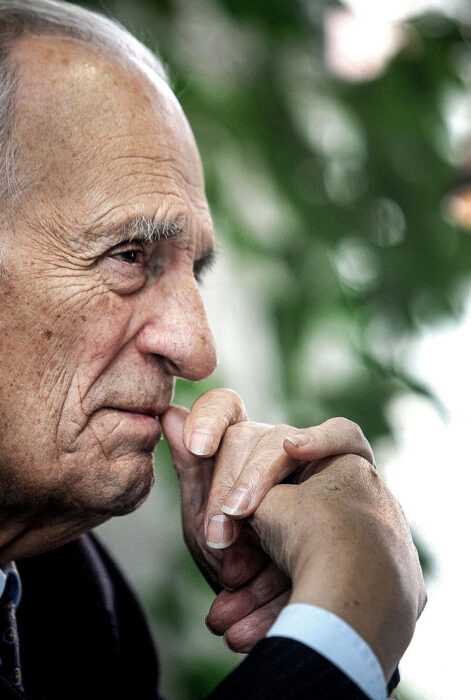 																																										<h5>Adriano Moreira</h5>
																											