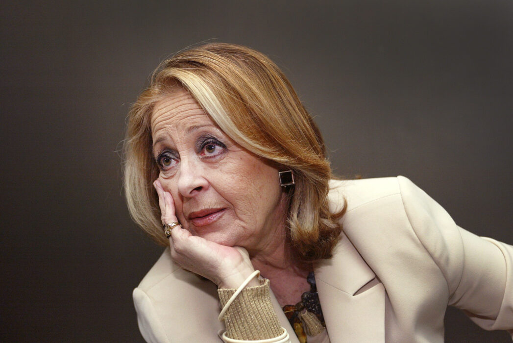 																																										<h5>Simone de Oliveira</h5>
																											