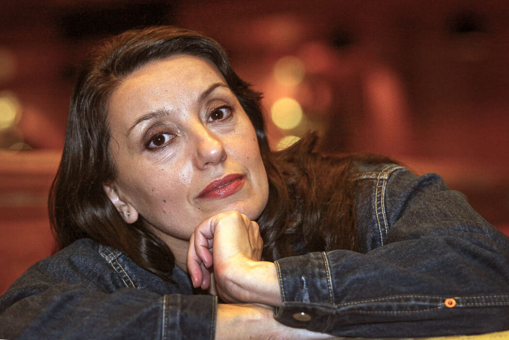 																																										<h5>Luz Casal</h5>
																											