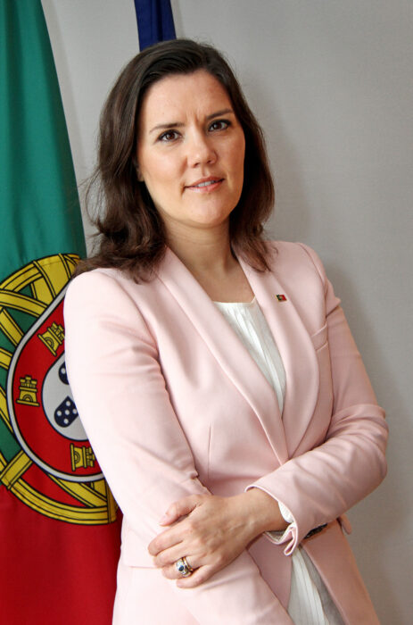 																																										<h5>Assunção Cristas</h5>
																											
