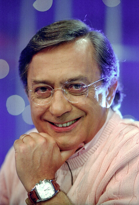 																																										<h5>Carlos Cruz</h5>
																											