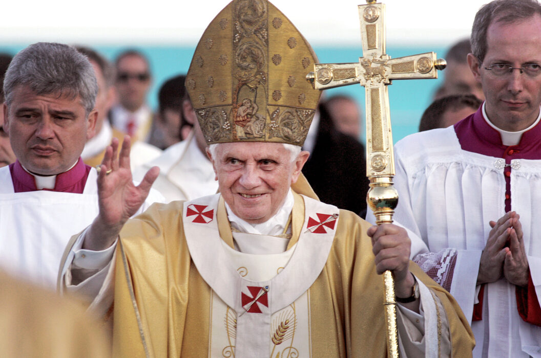 																																										<h5>Bento XVI</h5>
																											