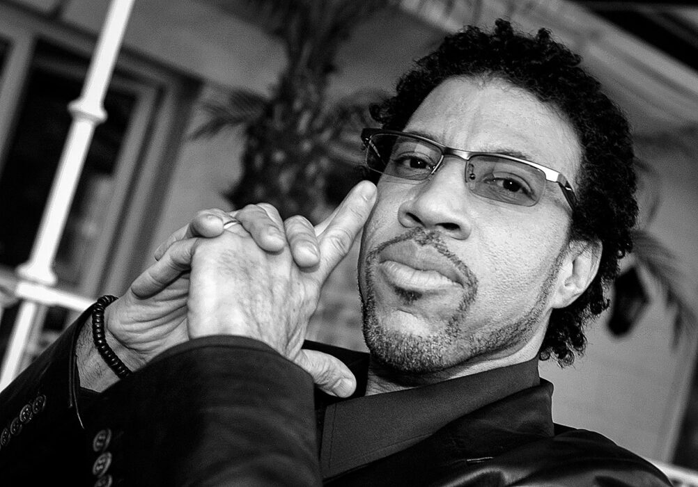 																																										<h5>Lionel Richie</h5>
																											