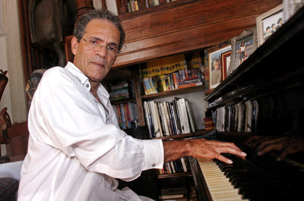 																																										<h5>Raúl Indipwo</h5>
																											