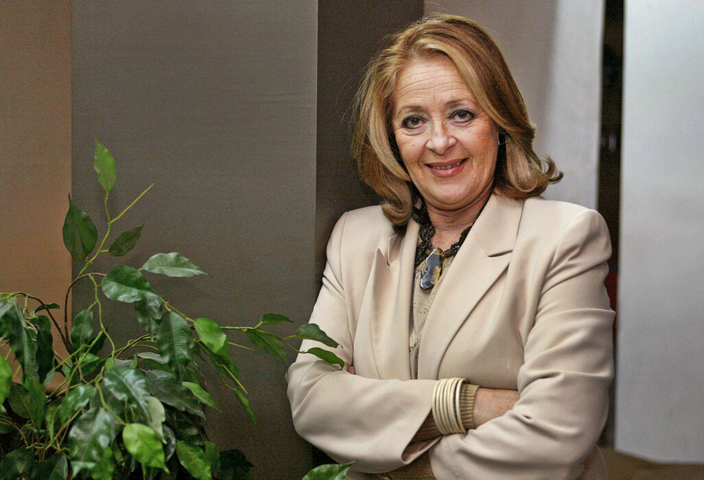 																																										<h5>Simone de Oliveira</h5>
																											