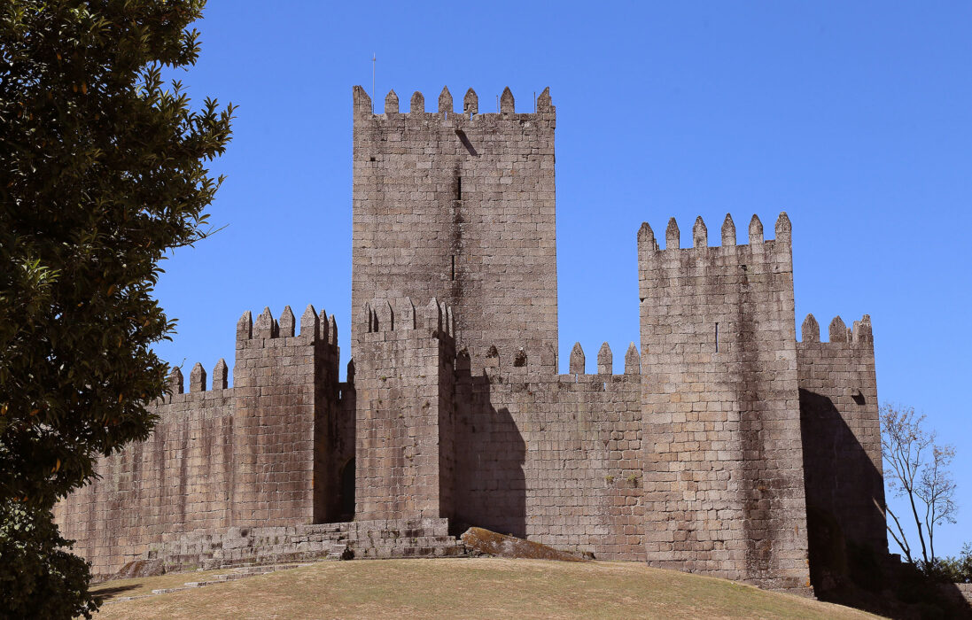 																																										<h5>Guimarães - Portugal</h5>
																											