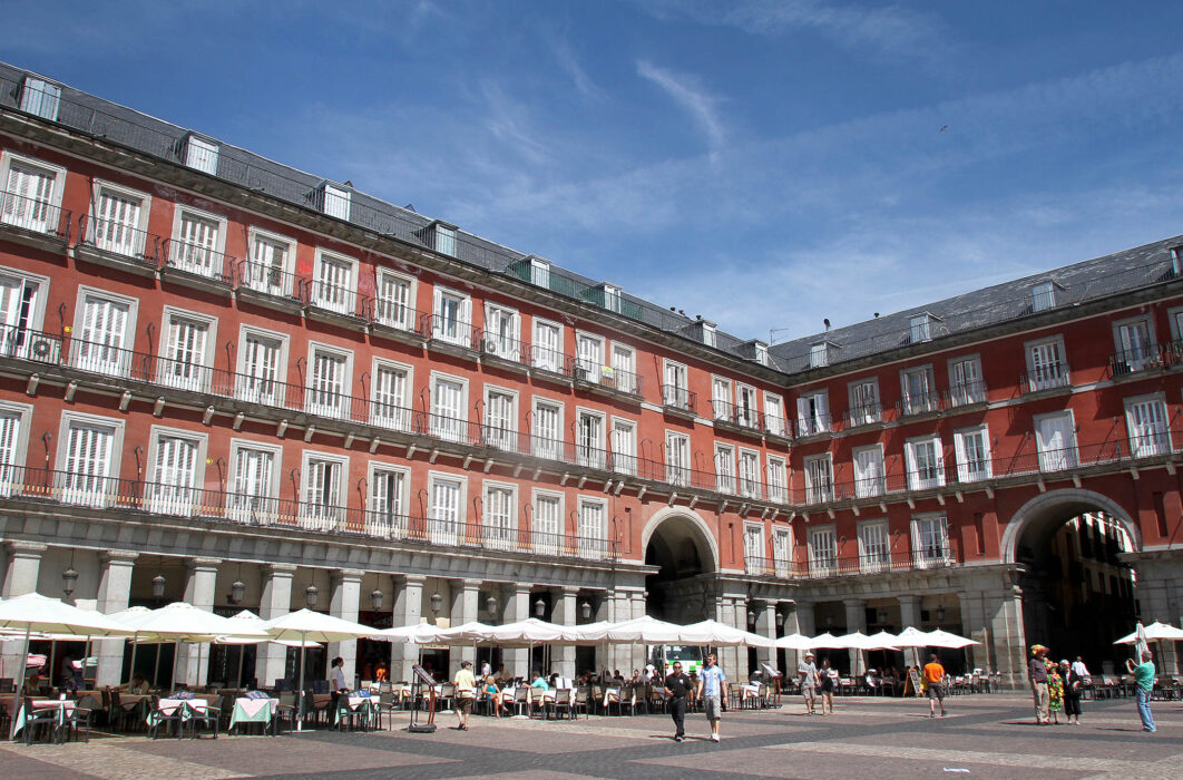 																																										<h5>Madrid - Espanha</h5>
																											