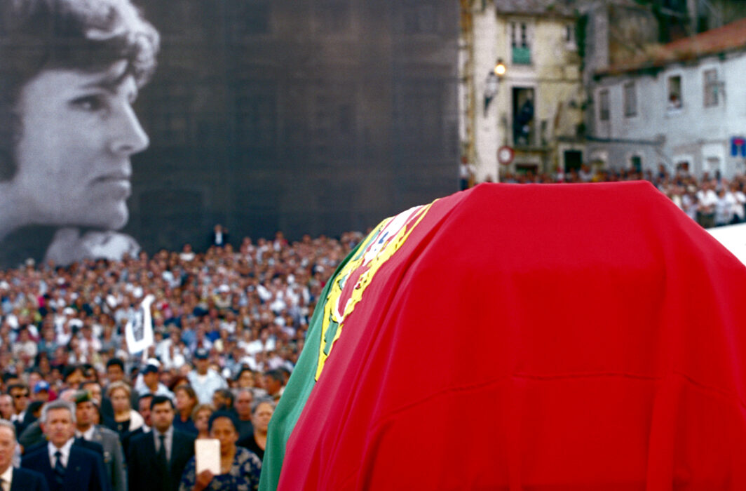 																																										<h5>Funeral de Amália Rodrigues</h5>
																											