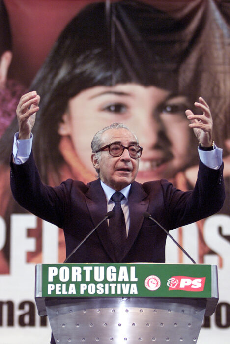 																																										<h5>Almeida Santos</h5>
																											